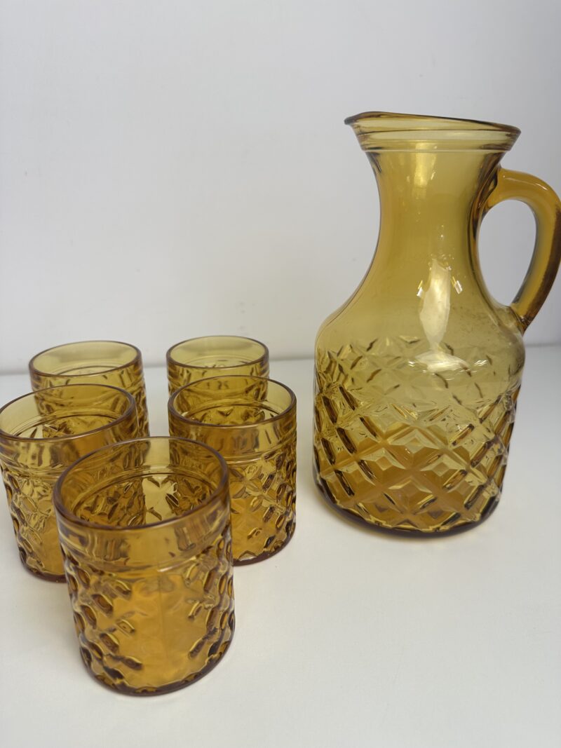 Ensemble vintage verres et carafe ambrés – Image 11
