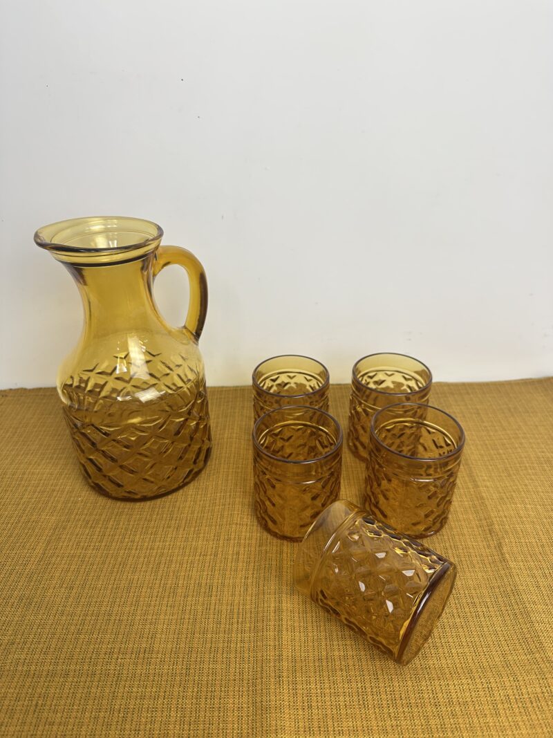 Ensemble vintage verres et carafe ambrés