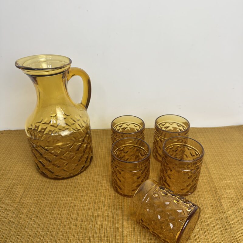 Ensemble vintage verres et carafe ambrés
