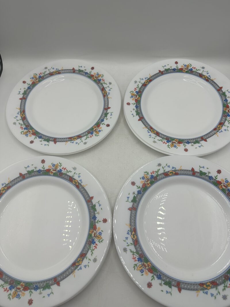 Service 11 assiettes Arcopal fleurie vintage – Image 7