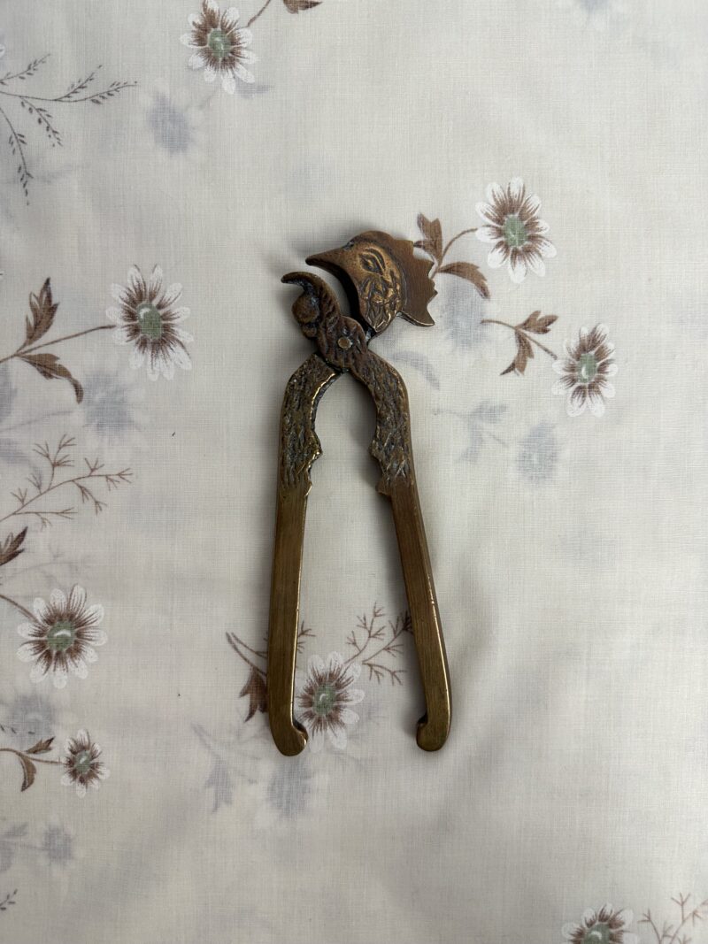 Ancien casse-noisettes tête de coq en cuivre vintage