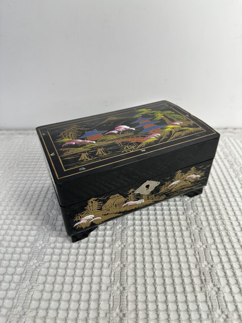Ancienne boite à bijoux musicale chinoise