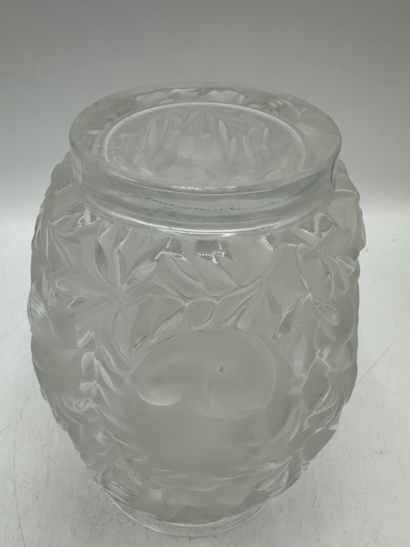 Vase en cristal Lalique modèle Bagatelle – Image 9