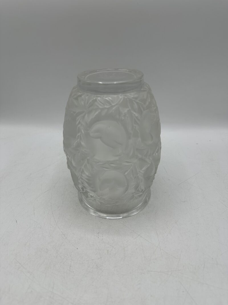 Vase en cristal Lalique modèle Bagatelle – Image 11