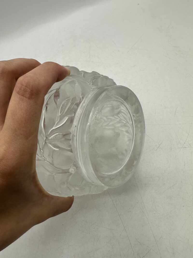 Vase en cristal Lalique modèle Bagatelle – Image 13