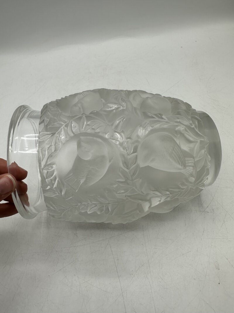 Vase en cristal Lalique modèle Bagatelle – Image 14