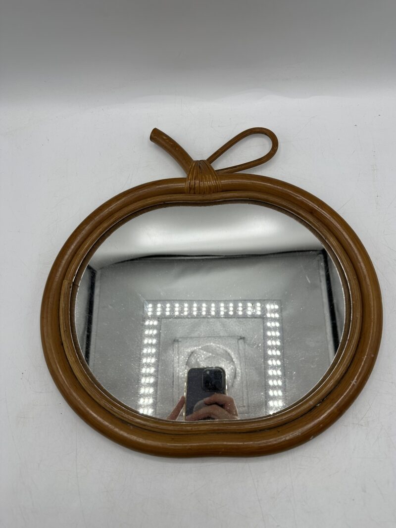 Miroir mural en rotin forme de pomme vintage – Image 4