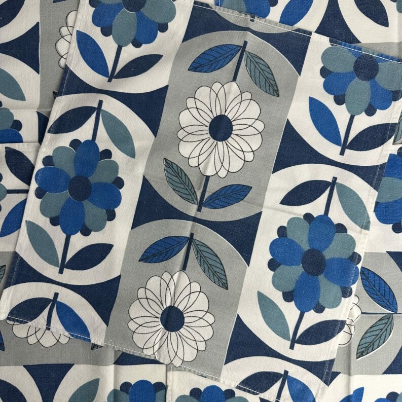 Tissu vintage années 70 motif fleur rétro