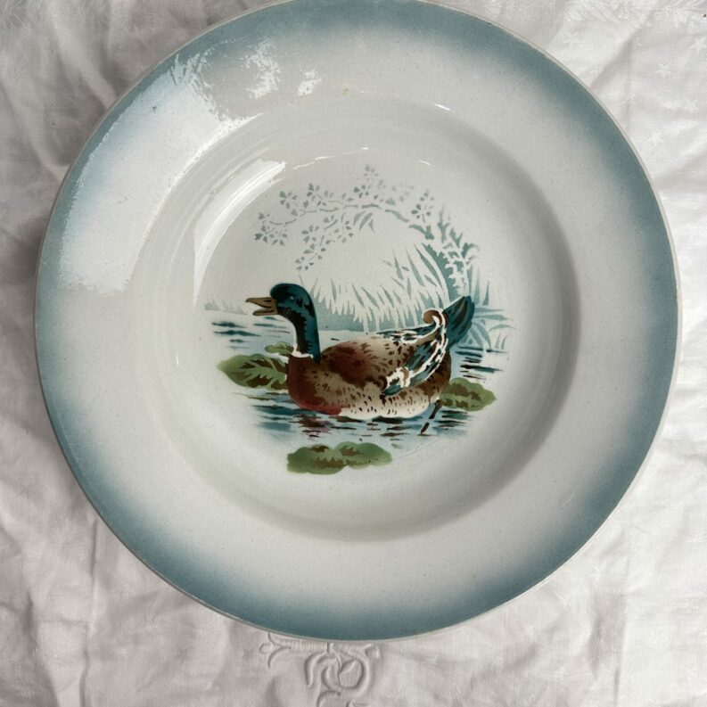 Ancien plat creux Saint Amand canard