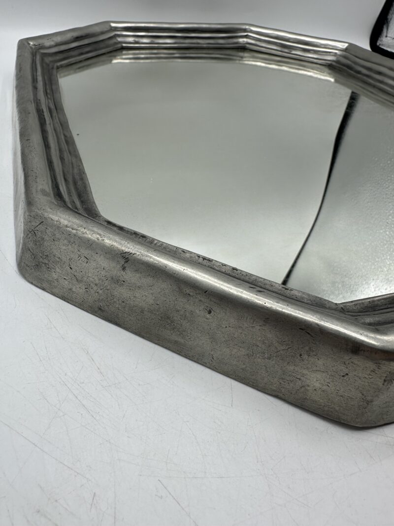 Ancien miroir octogonal en étain vintage – Image 6