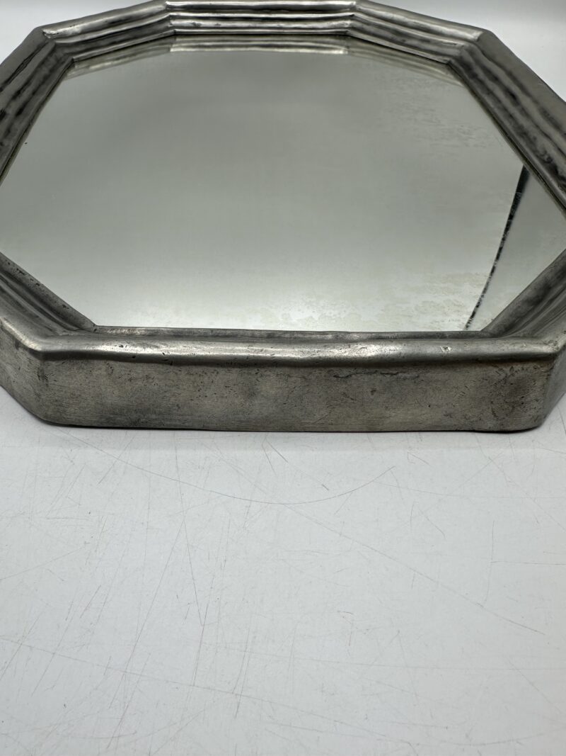 Ancien miroir octogonal en étain vintage – Image 7