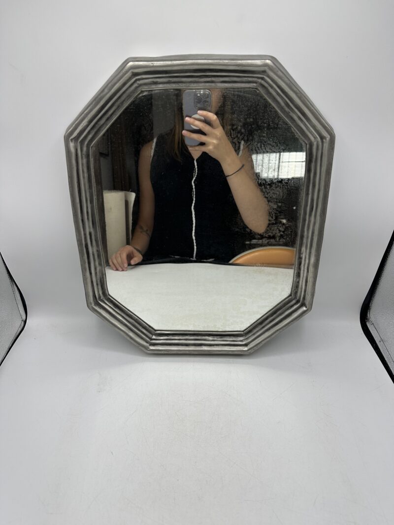Ancien miroir octogonal en étain vintage – Image 8