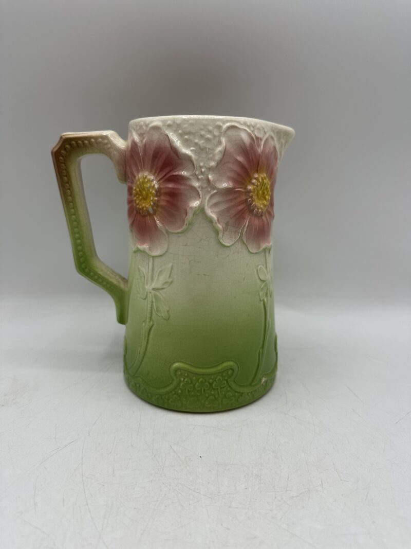 Ancien pichet fleuri en barbotine – Image 4