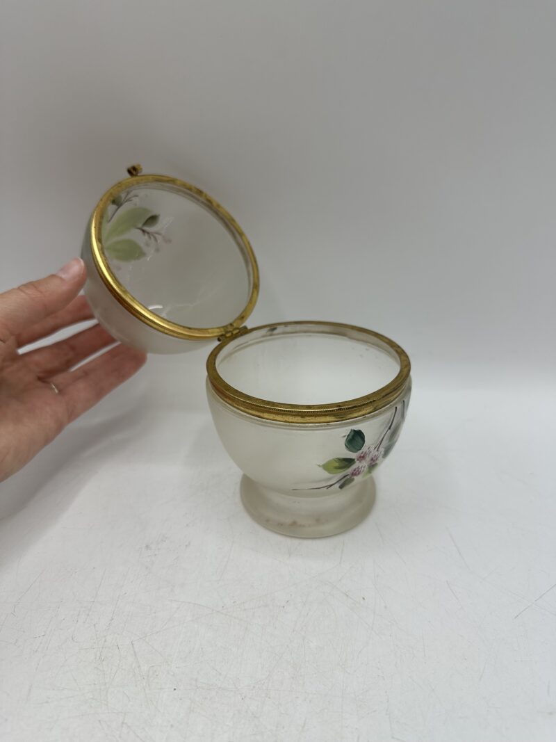 Ancienne boite œuf en verre soufflé décor floral – Image 7