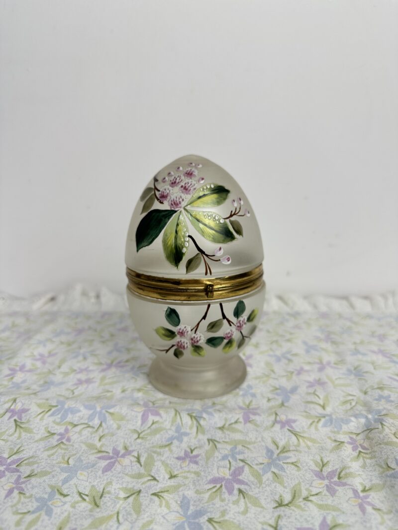 Ancienne boite œuf en verre soufflé décor floral