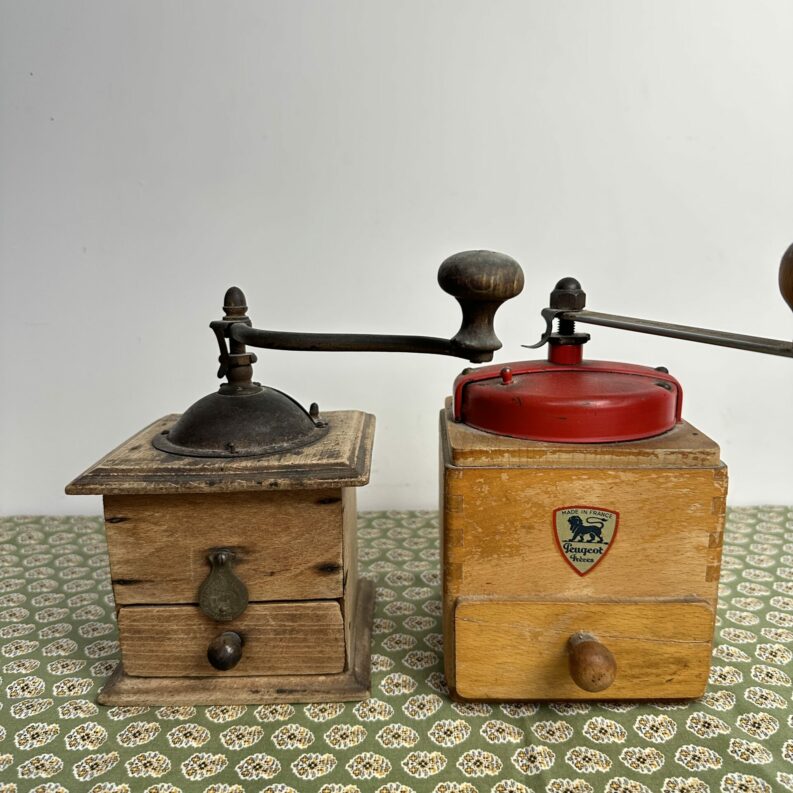 Duo anciens moulins à café Peugeot