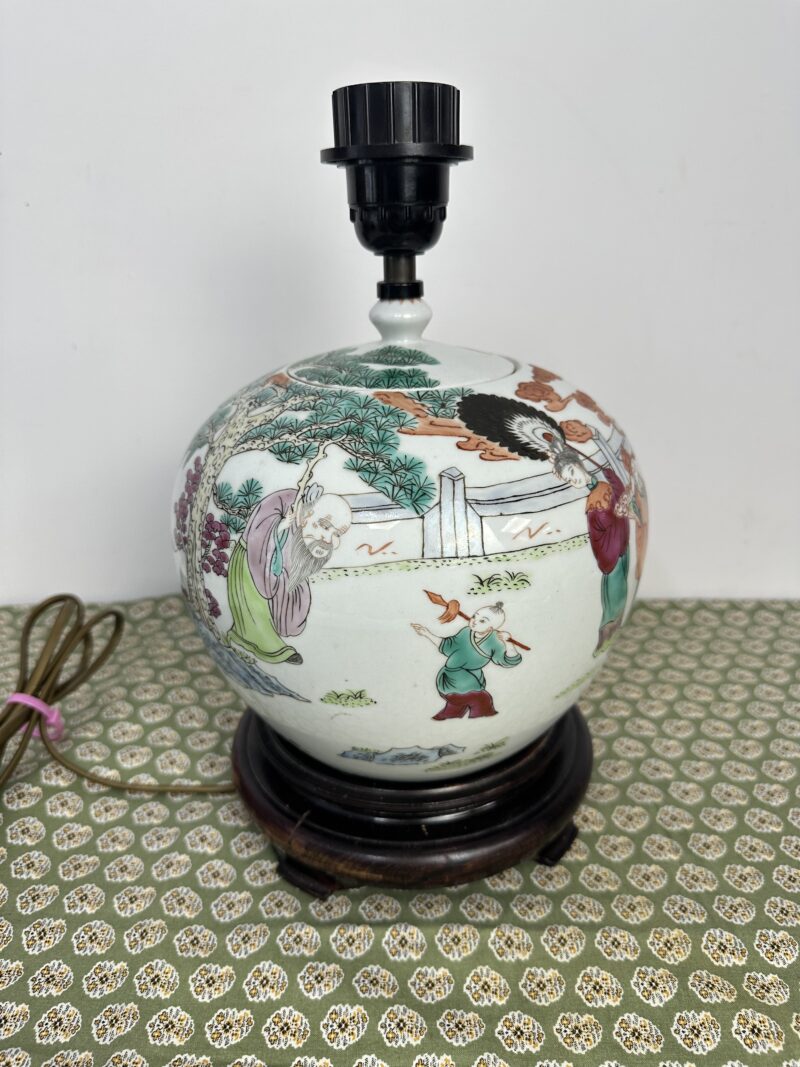 Ancienne lampe chinoise en porcelaine XXe siècle