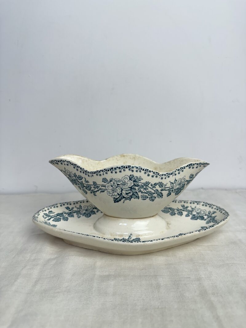 Ancienne saucière en Terre de fer