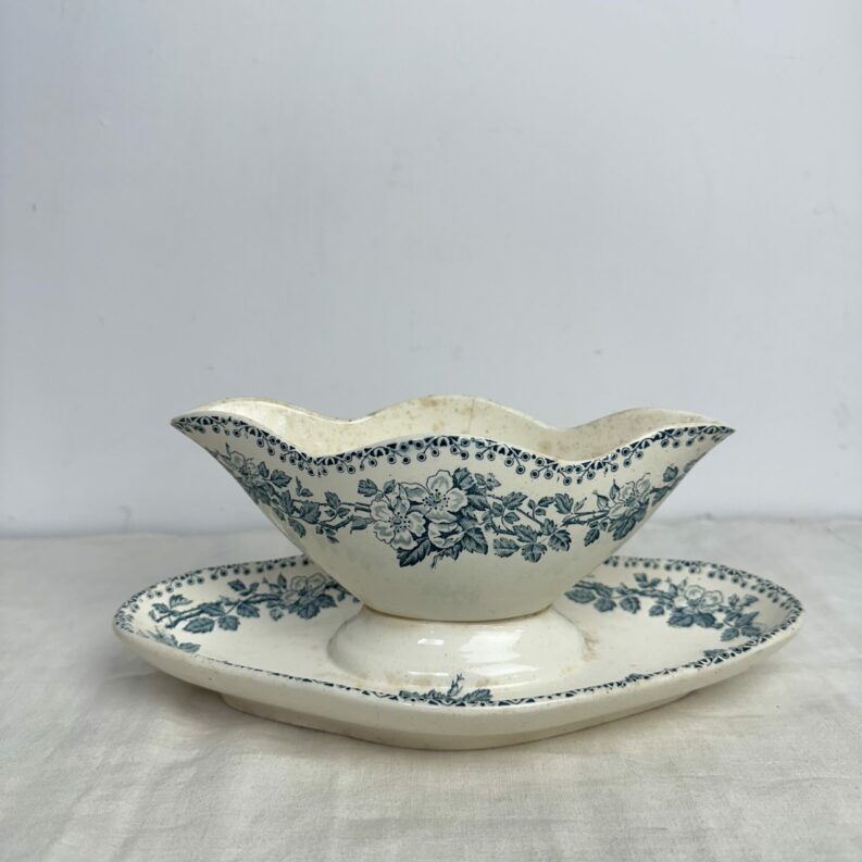 Ancienne saucière en Terre de fer