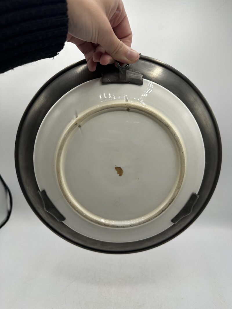 Assiette décorative en étain – Image 9