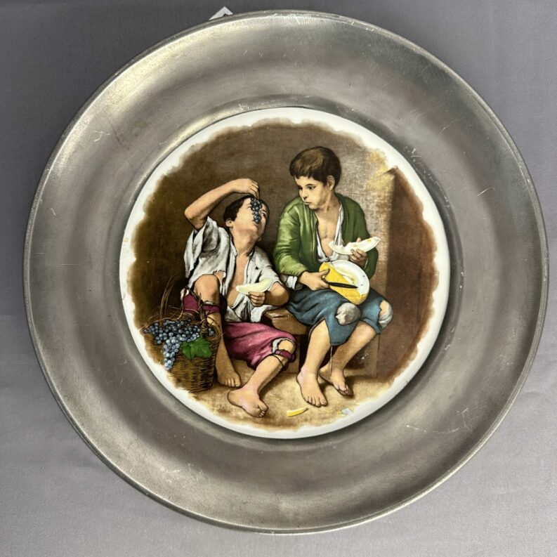 Assiette décorative en étain