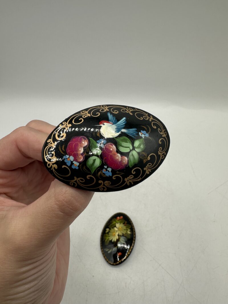 Duo broches en bois laquées – Image 3