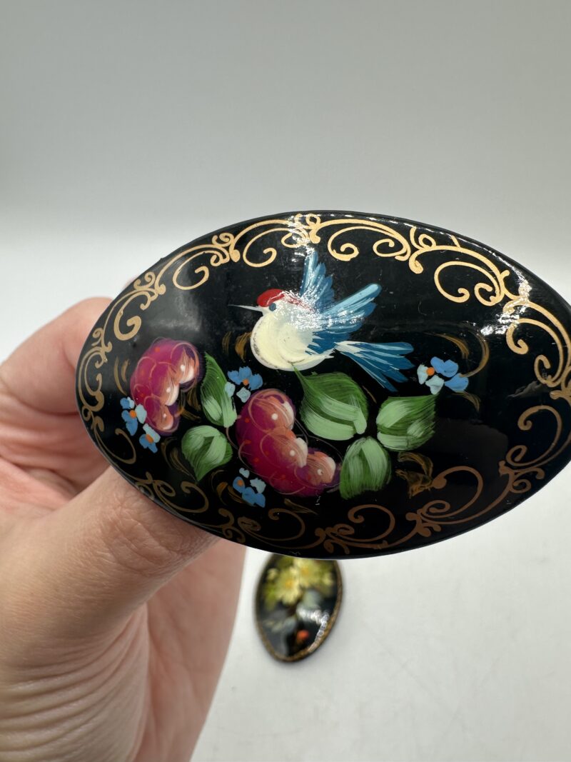 Duo broches en bois laquées – Image 4
