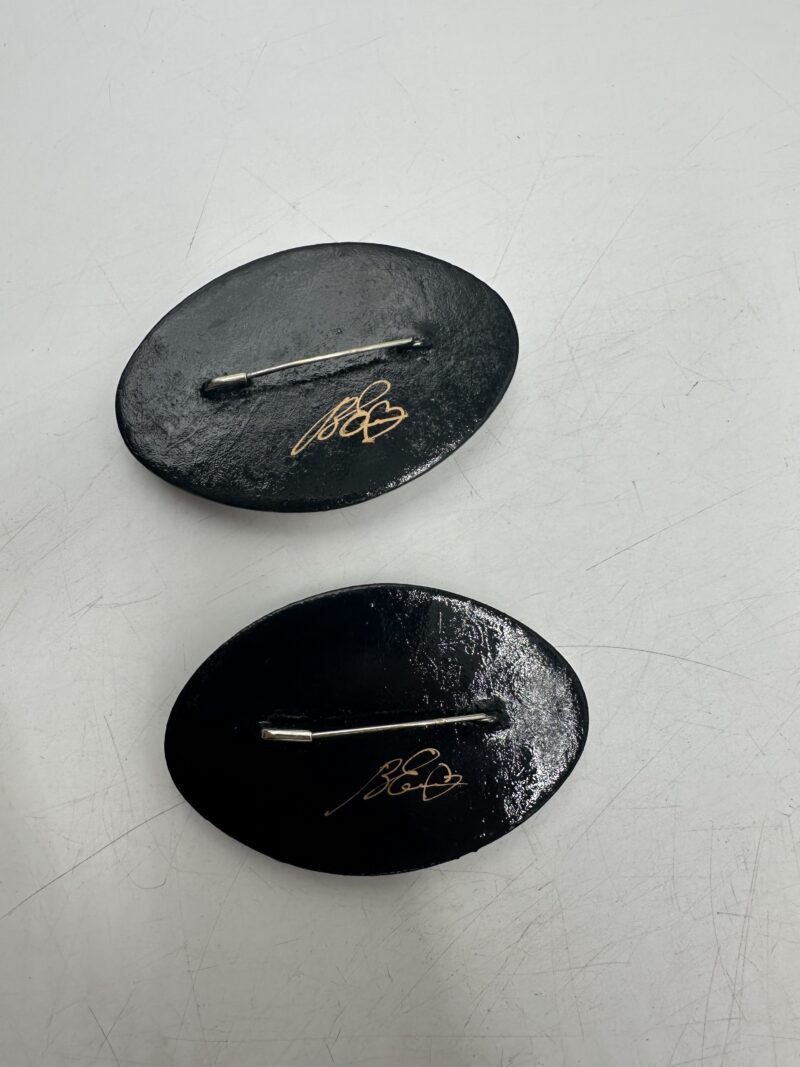 Duo broches en bois laquées – Image 9