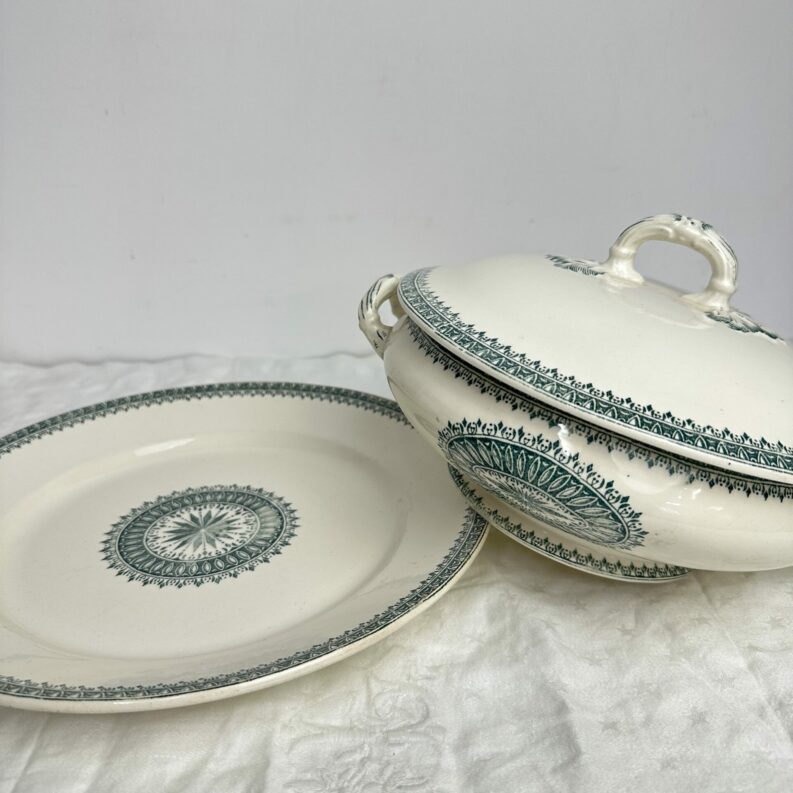 Soupière et plat Creil et Montereau Labrador