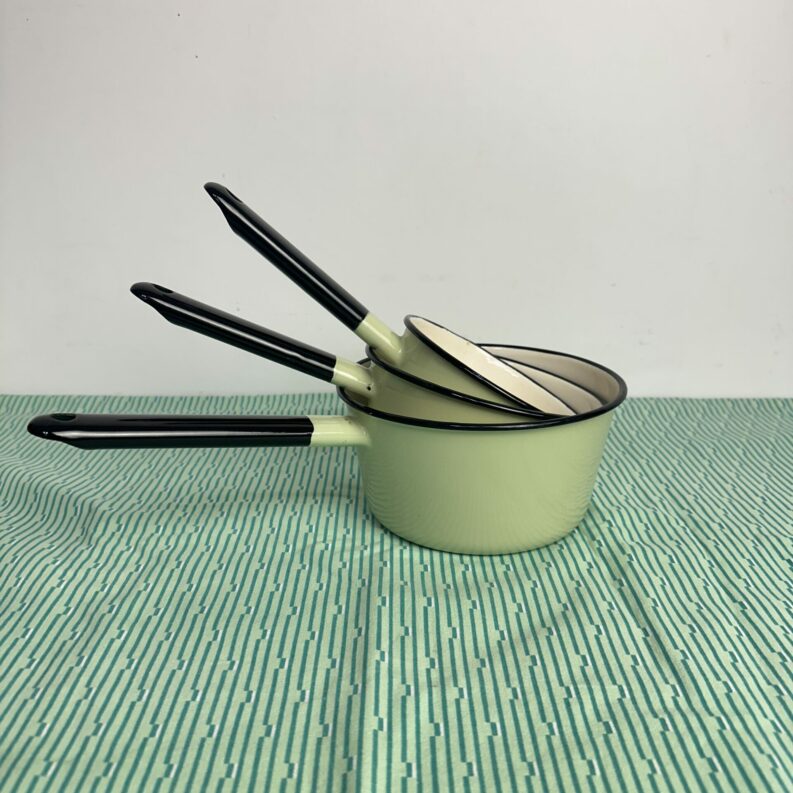 3 casseroles émaillées vert d’eau vintage