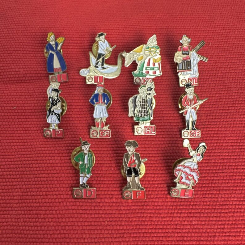 Lot de 11 pin's Shell vintage