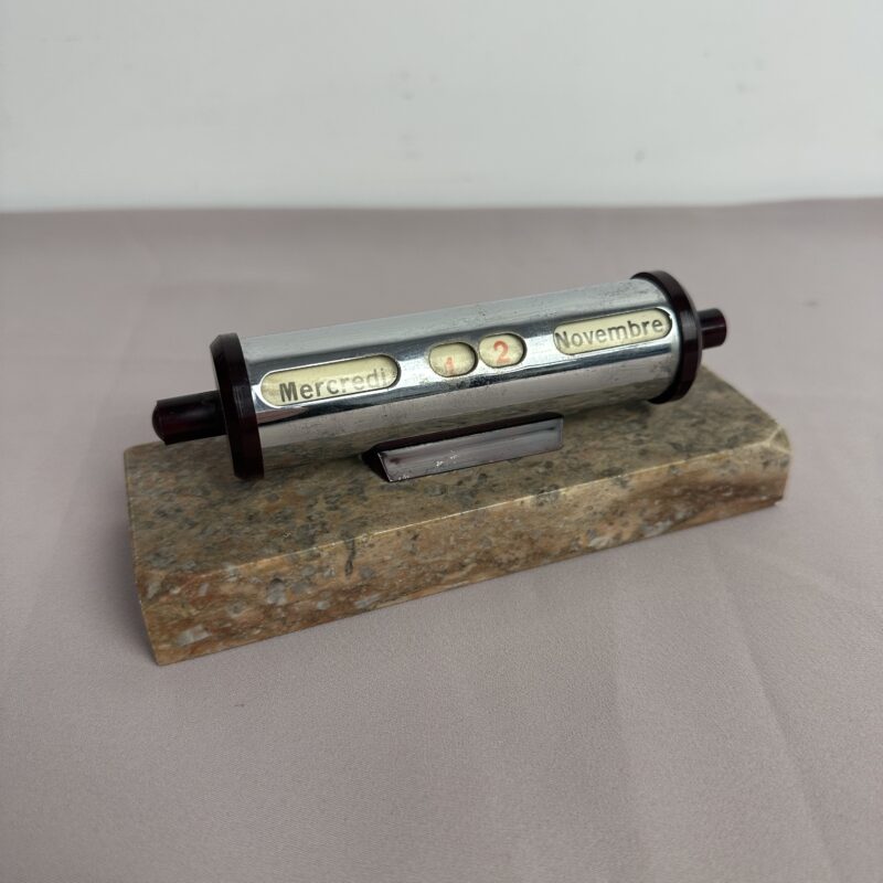 Ancien calendrier perpétuel vintage