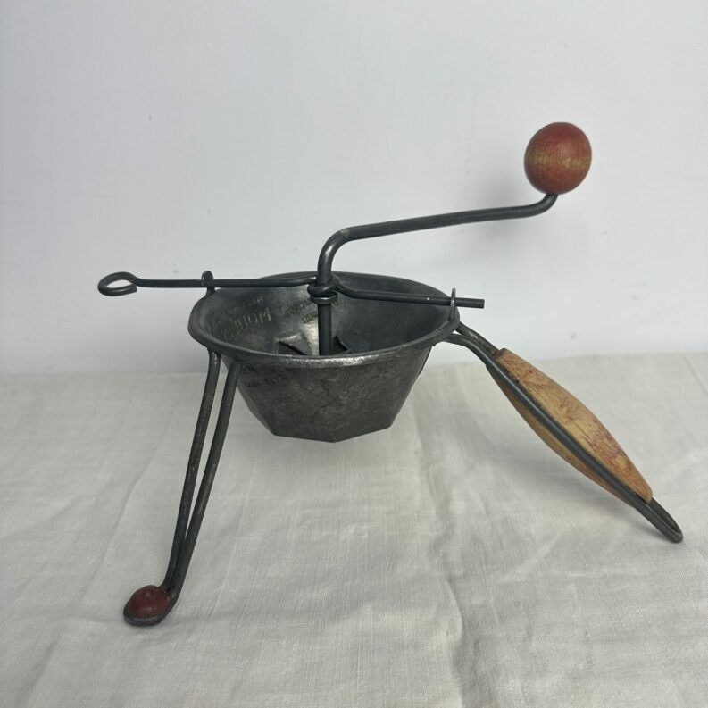 Ancien presse purée Moulinette