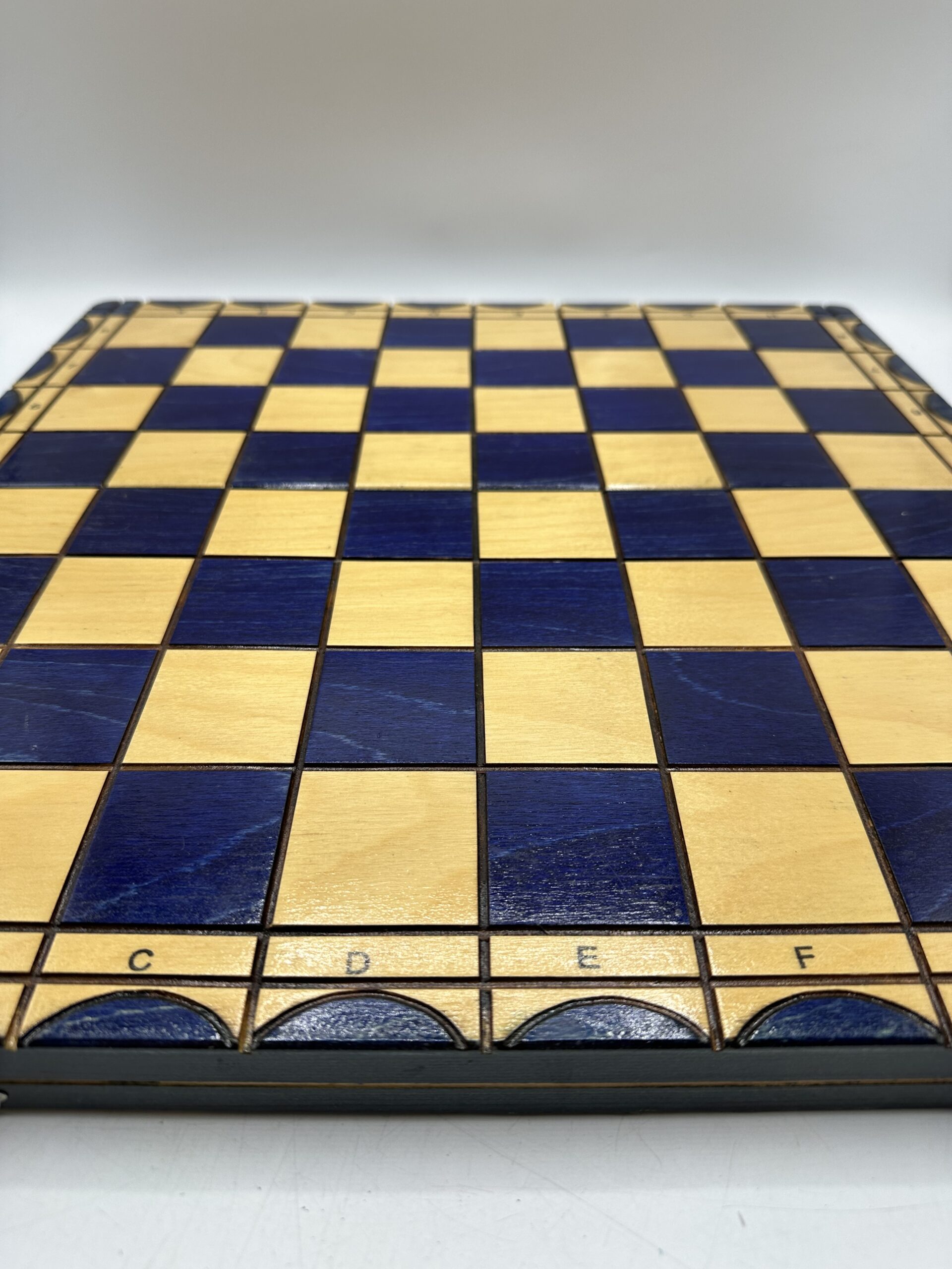 Jeu d'échecs en bois vintage – Image 2