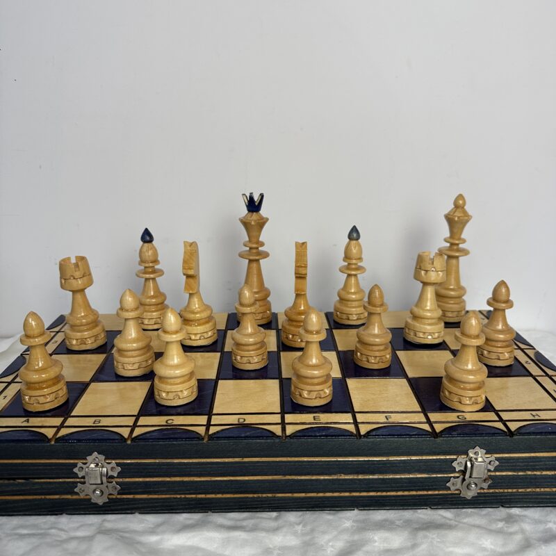Jeu d'échecs en bois vintage
