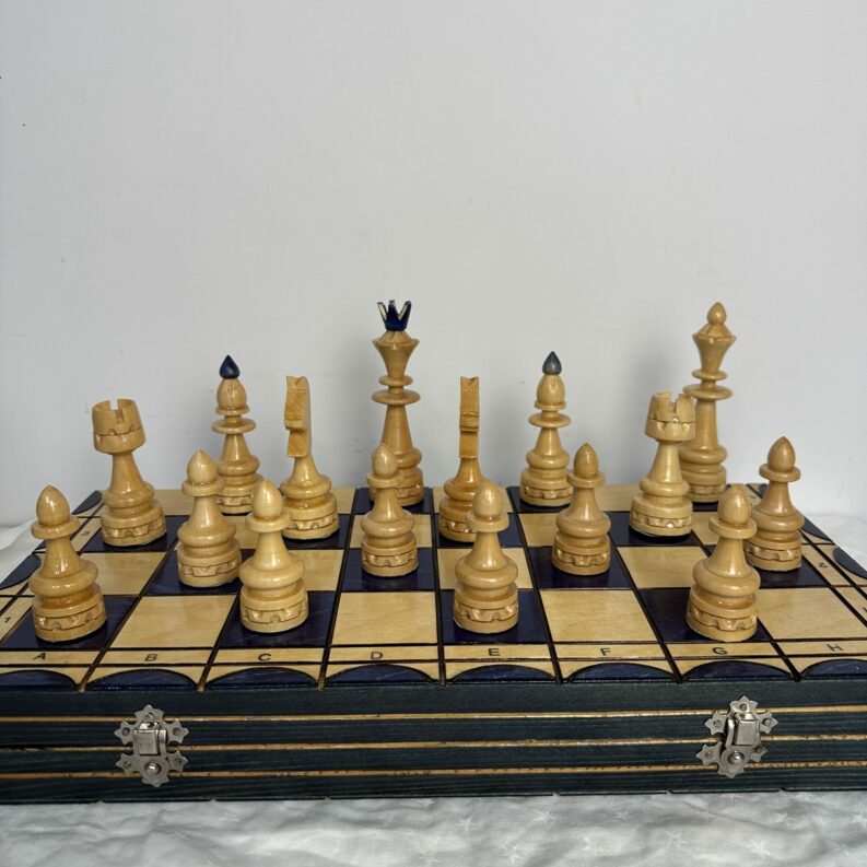 Jeu d'échecs en bois vintage