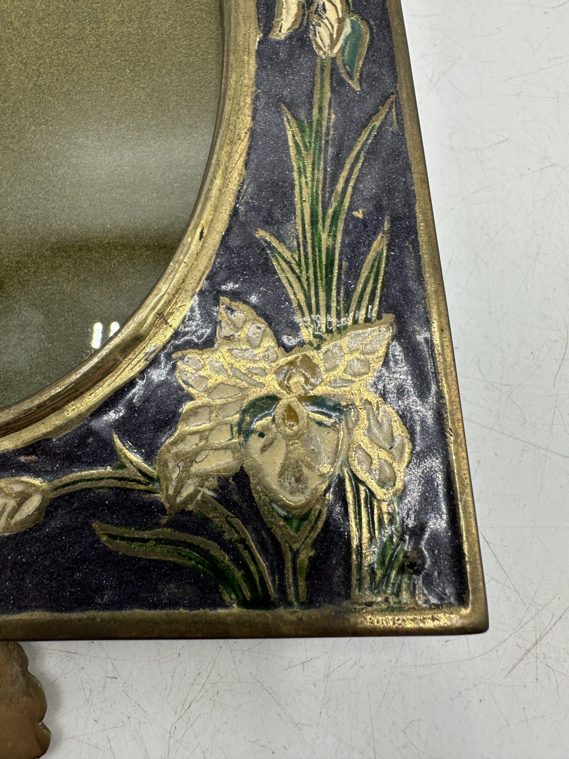 Ancien cadre fleuri en laiton et gravé – Image 4