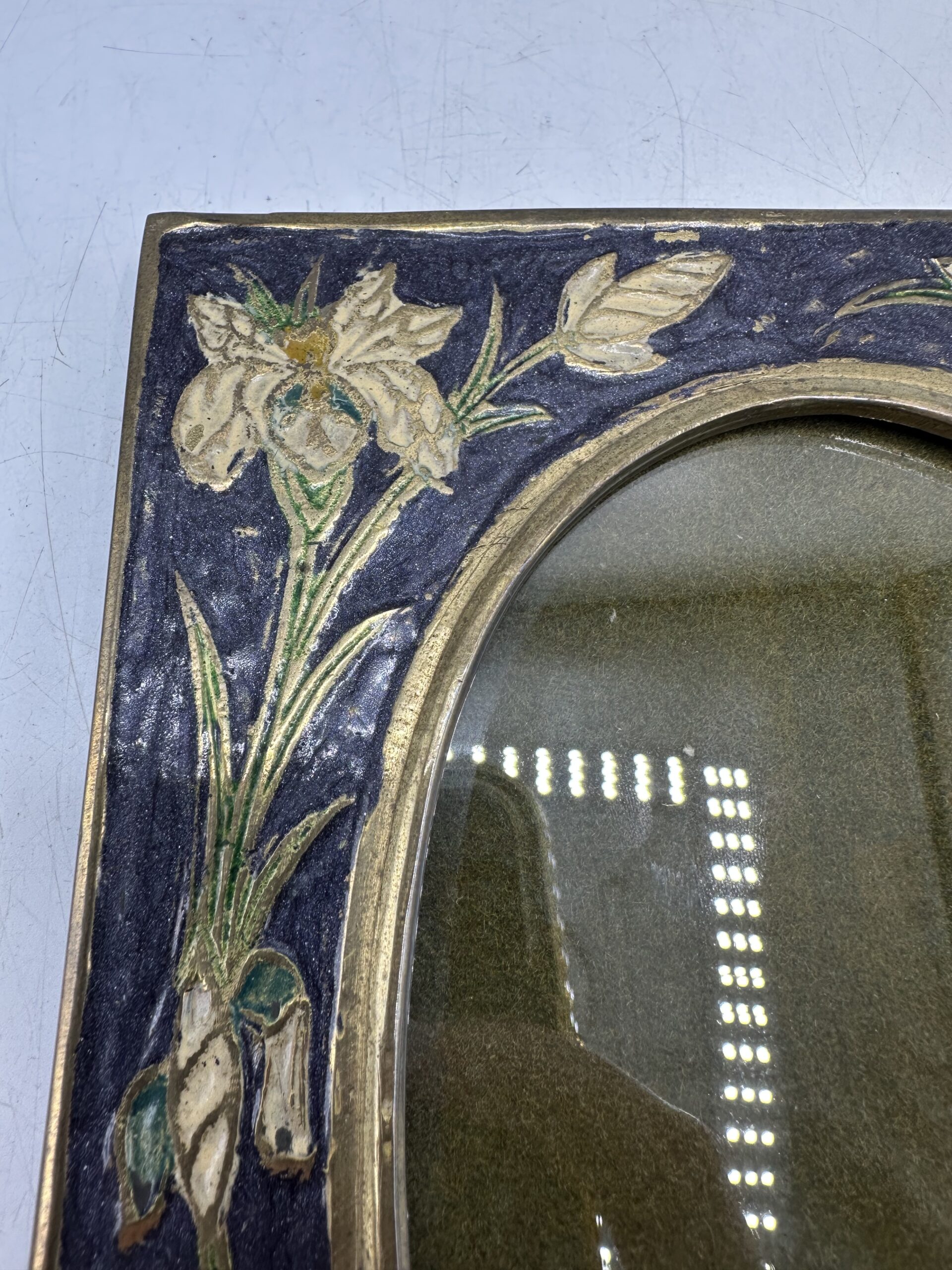 Ancien cadre fleuri en laiton et gravé – Image 6