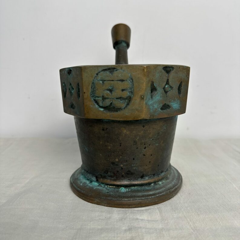 Ancien mortier et pilon en bronze années 60