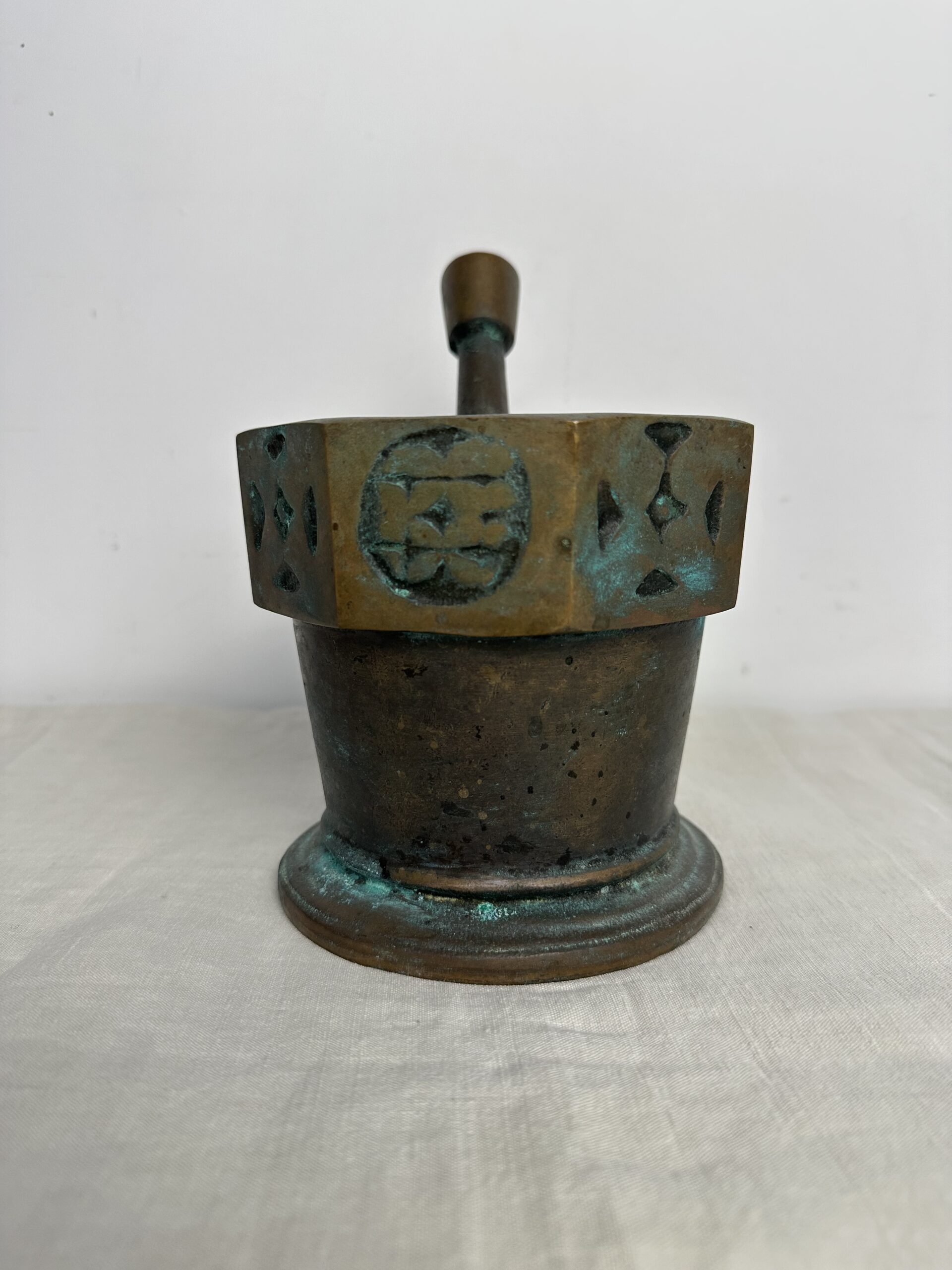 Ancien mortier et pilon en bronze années 60