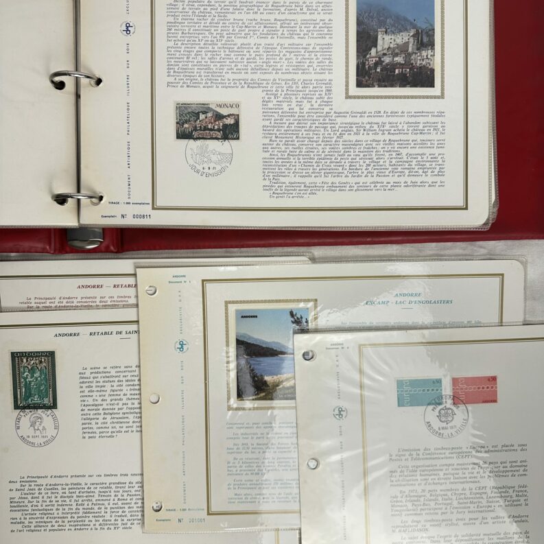 32 timbres documents philatéliques sur soie Monaco Andorre 1971