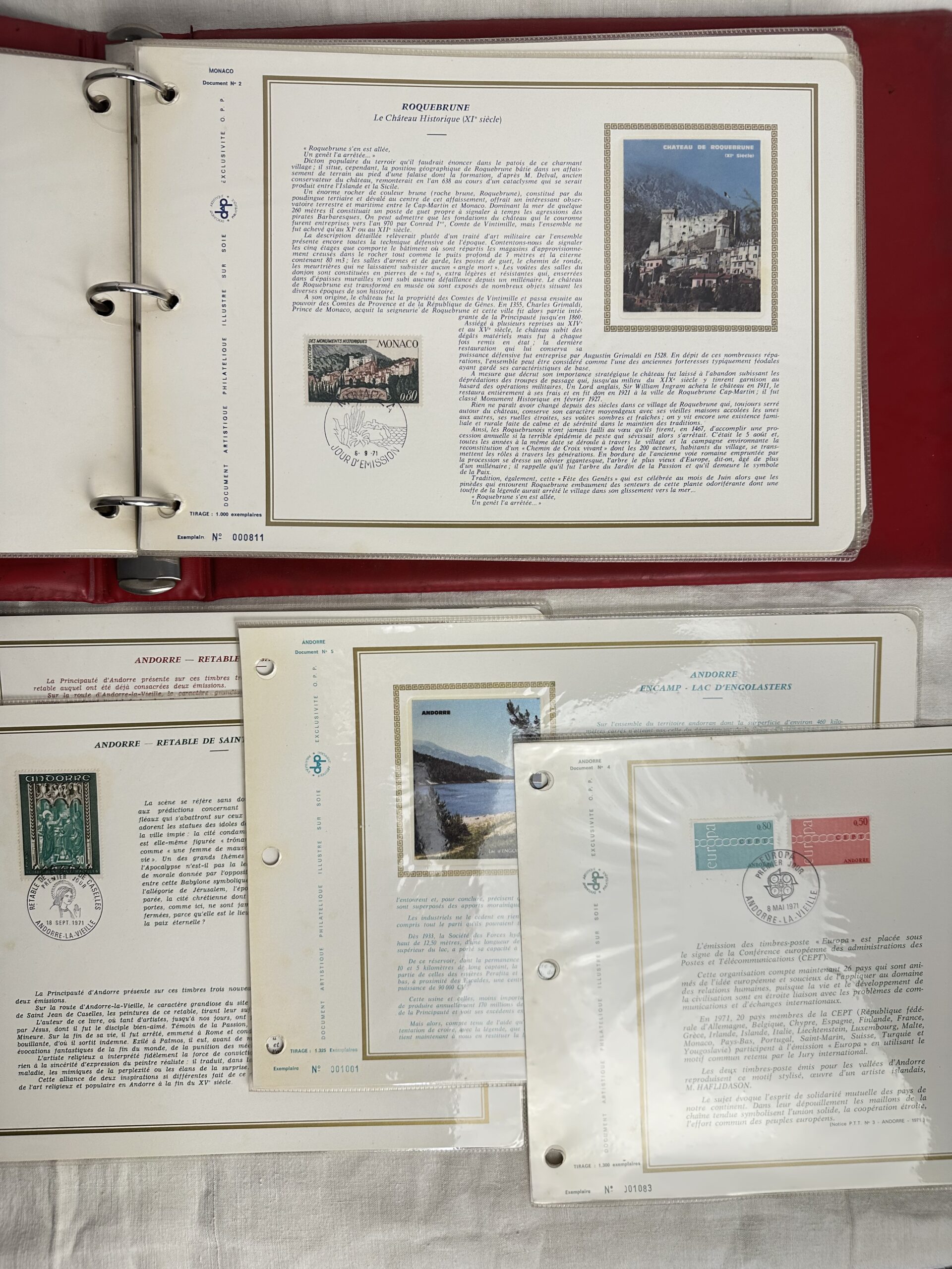 32 timbres documents philatéliques sur soie Monaco Andorre 1971