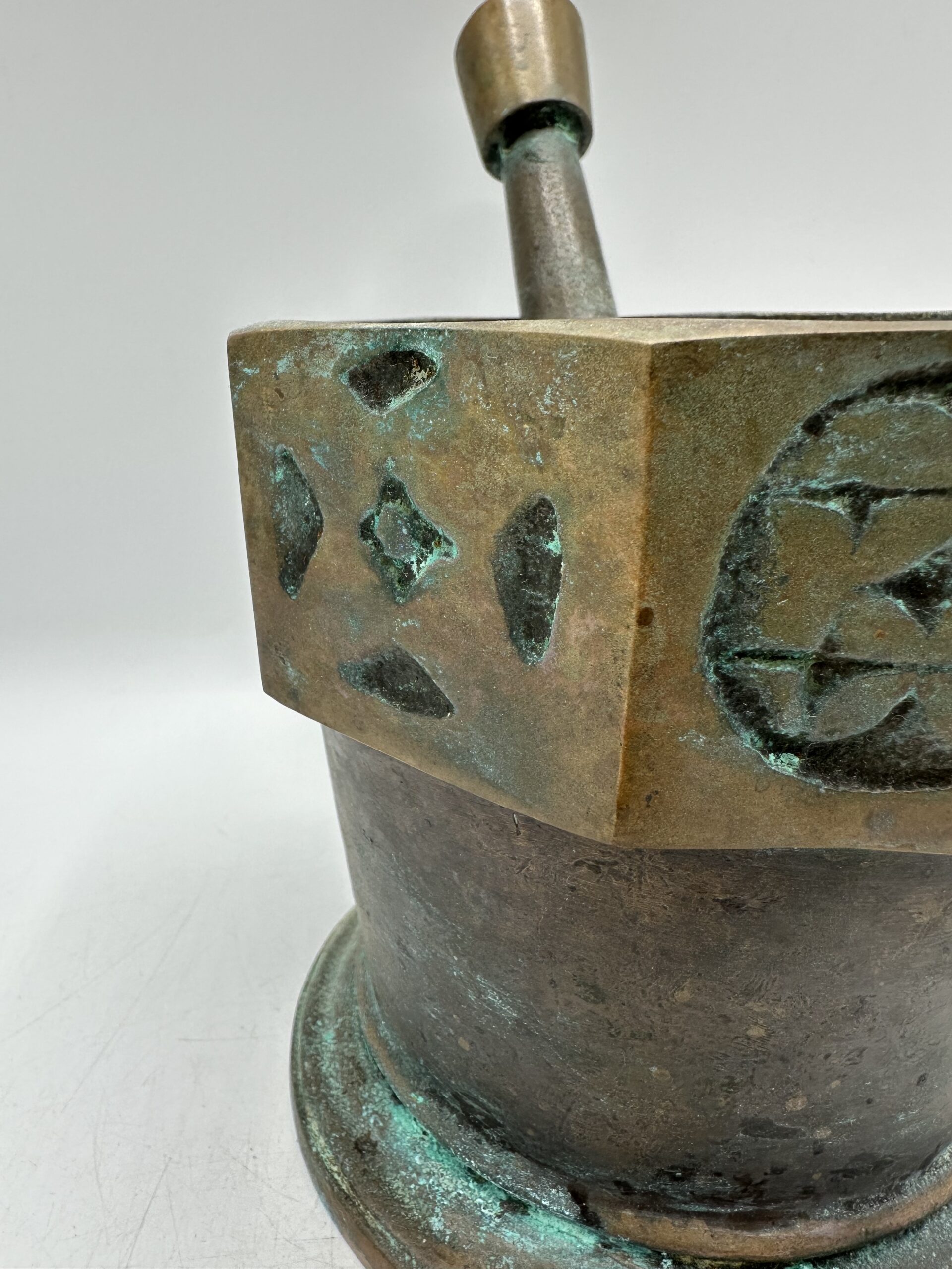Ancien mortier et pilon en bronze années 60 – Image 10