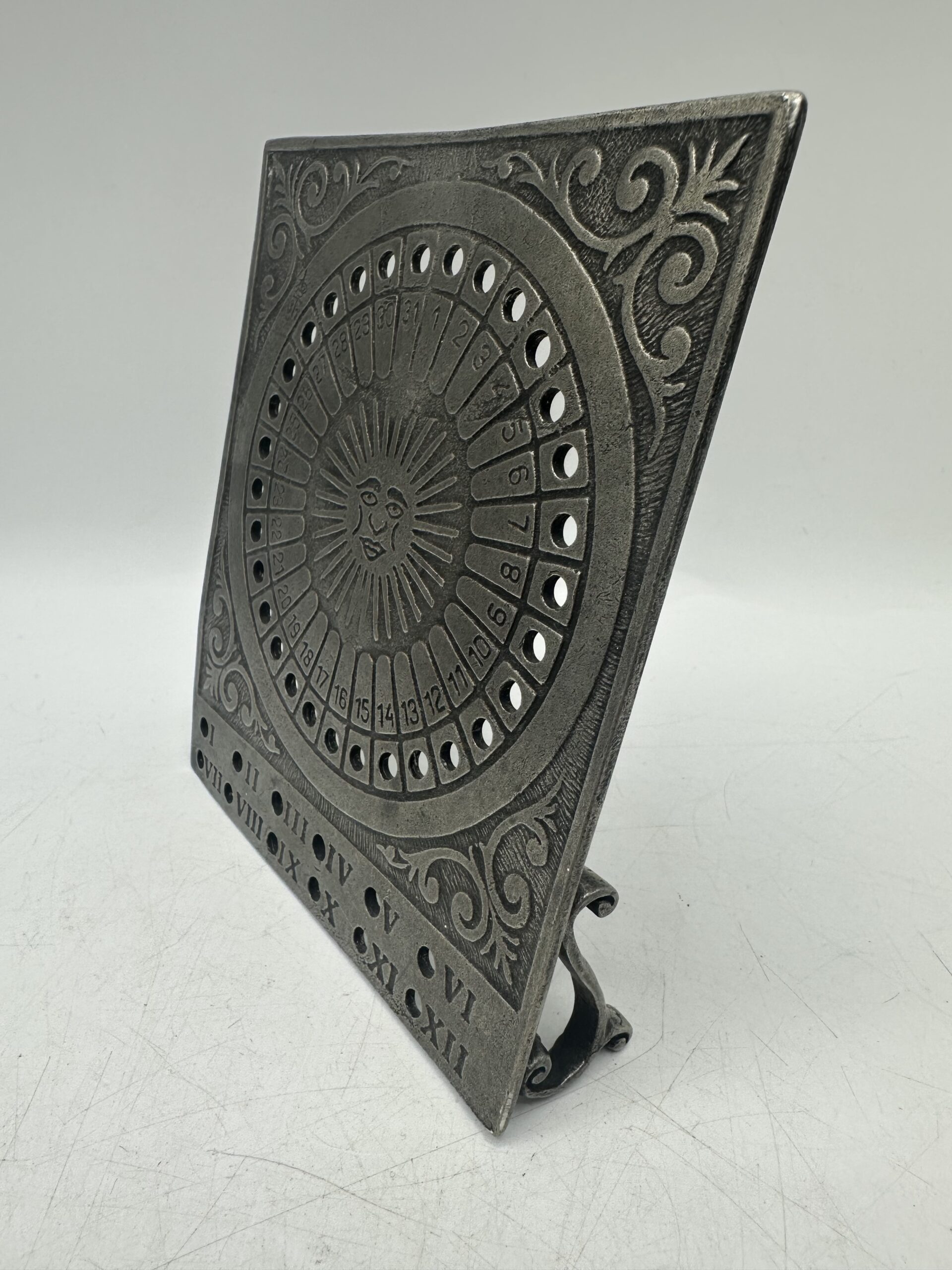 Ancien calendrier perpétuel étain – Image 6