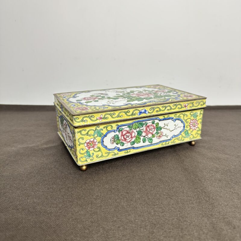 Boite émaillée style chinois