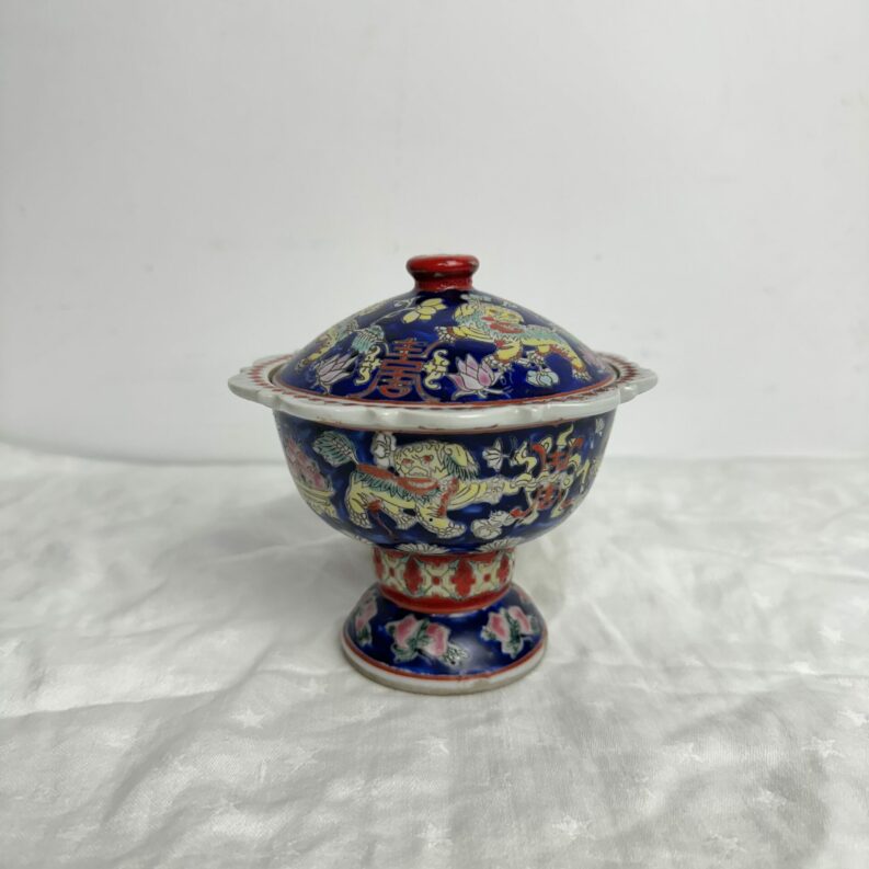 Petite coupe chinoise en porcelaine