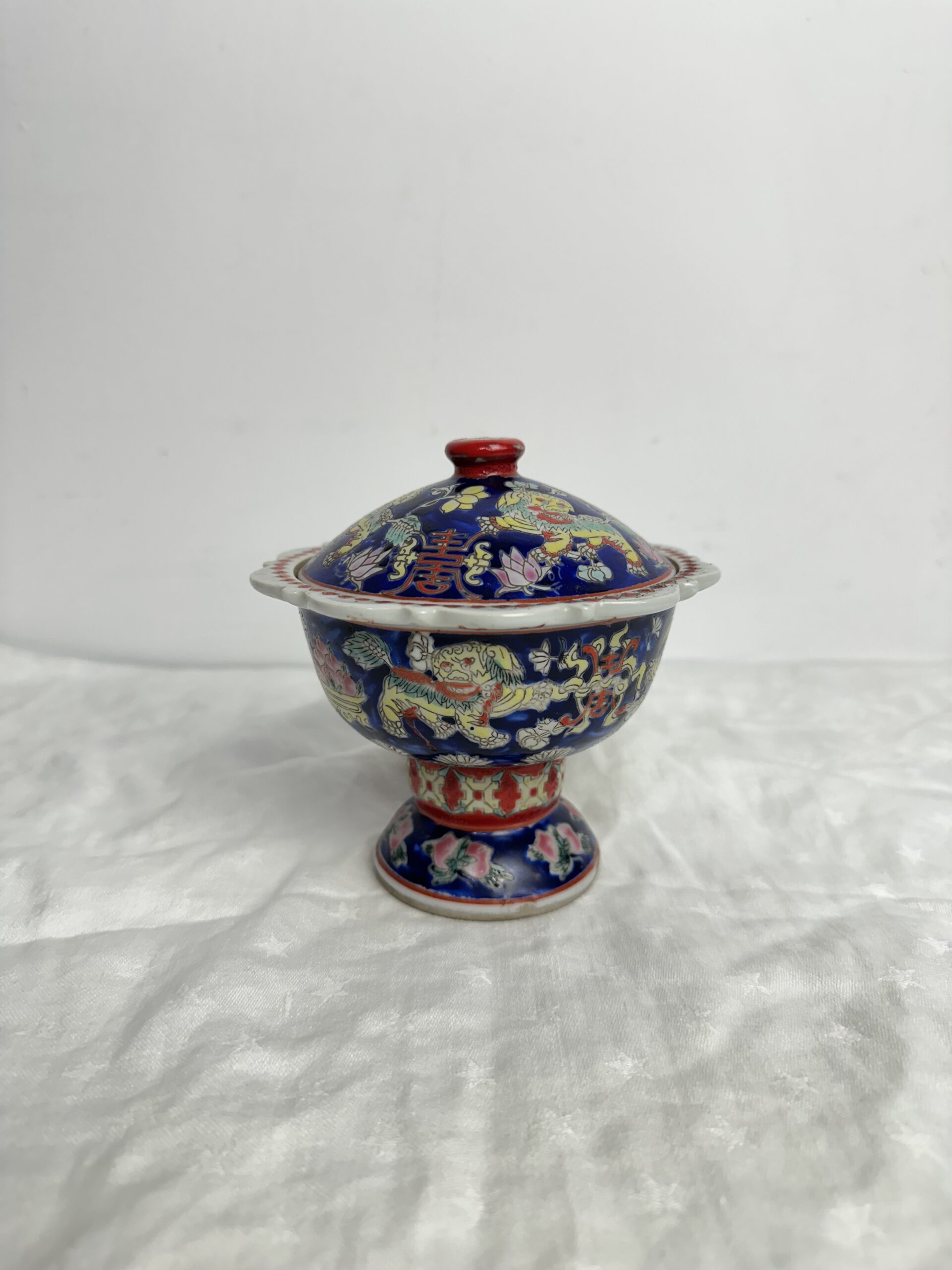 Petite coupe chinoise en porcelaine