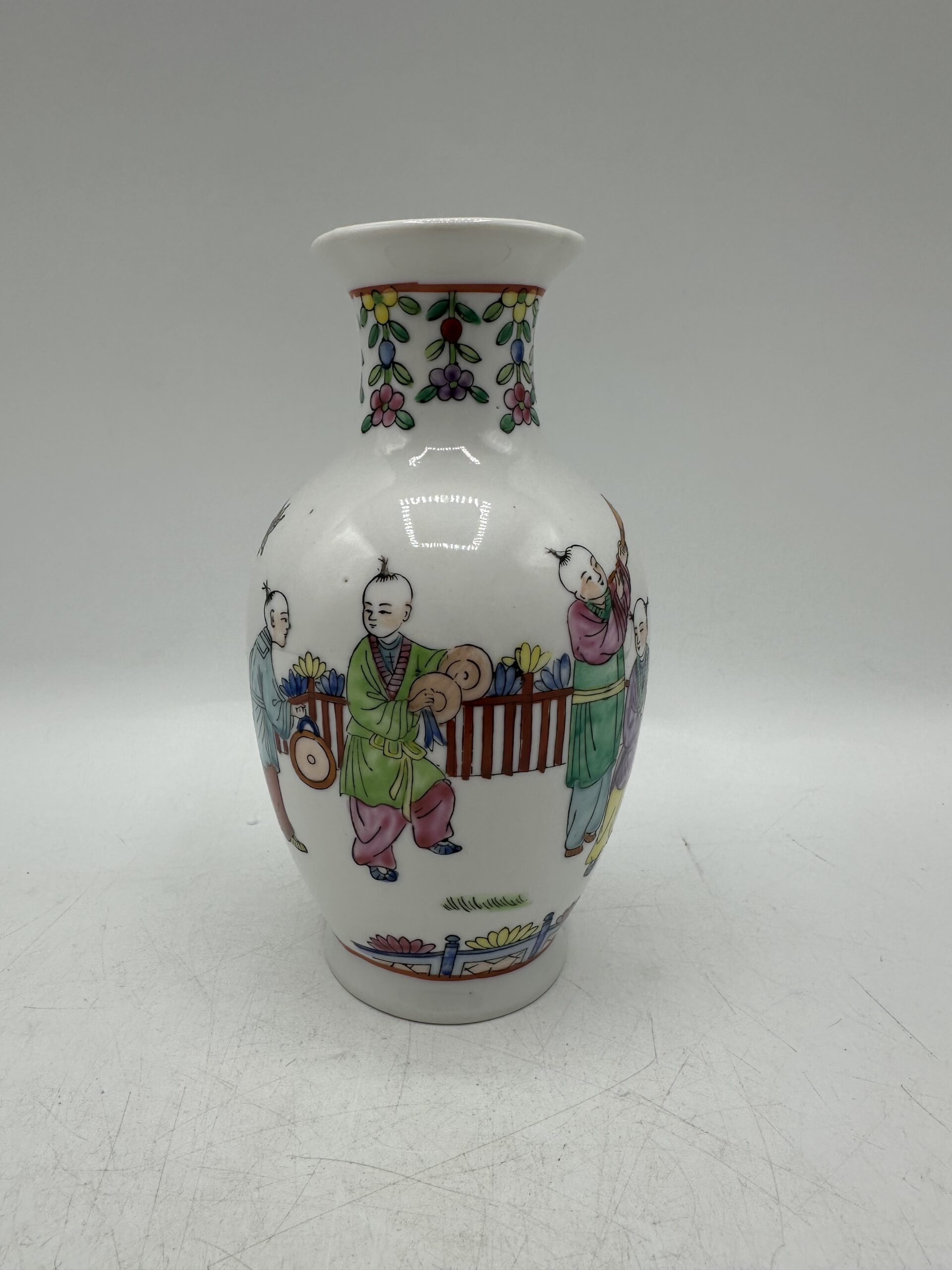 Petit vase chinois en porcelaine – Image 2