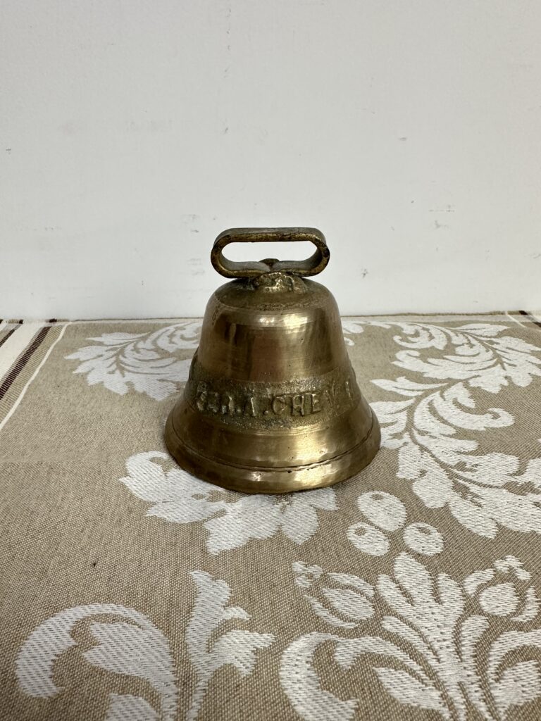 Cloche ancienne en métal vintage – Décoration rétro, objet de