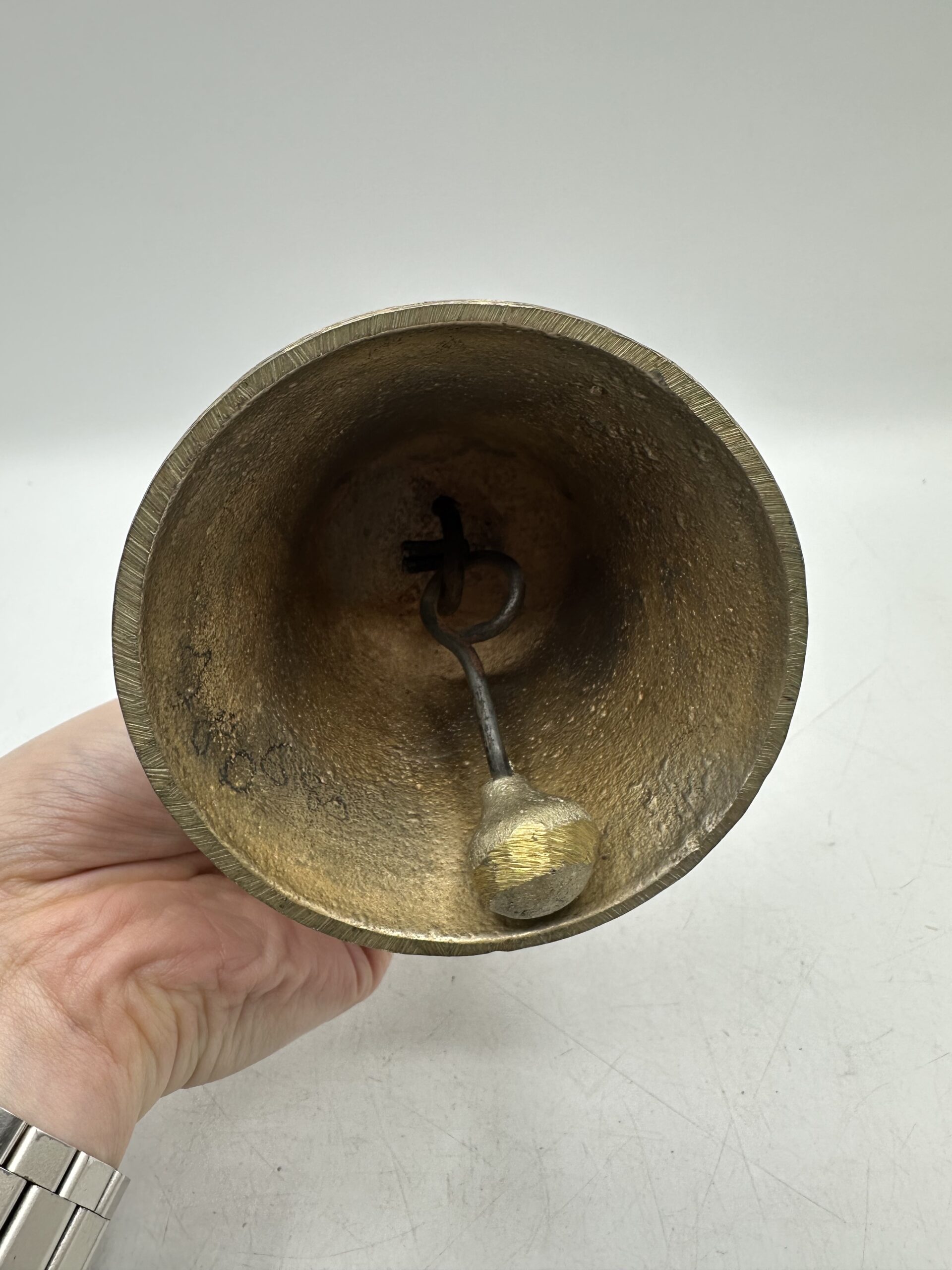 Petite cloche en laiton ancienne – Image 9